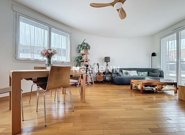 ISSY LES MOULINEAUX - A vendre Appartement 4 pièces en étage élevé avec vue dégagée et balcons