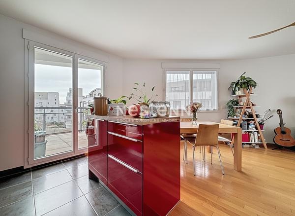 ISSY LES MOULINEAUX - A vendre Appartement 4 pièces en étage élevé avec vue dégagée et balcons
