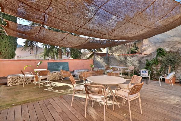 Fonds de commerce de restauration - Cours intérieure - Emplacement N°1