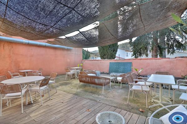 Fonds de commerce de restauration - Cours intérieure - Emplacement N°1