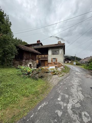 Ferme savoyarde coteau de MAGLAND 5 pièces , 220 000 euros
