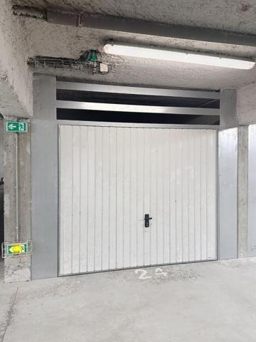 SURZUR Appartement T3 en DUPLEX de 67,70 m2. Terrasse, garage fermé et parking. À pied du bourg