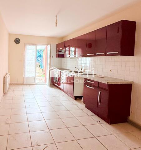 A SOISSONS 02, MAISON  2008 DE 145 M2 AVEC GARAGE, DEPENDANCE ET CAVE SUR UN TERRAIN CLOS DE 1231 M2.