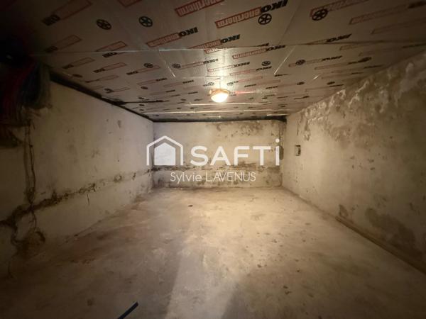 A SOISSONS 02, MAISON  2008 DE 145 M2 AVEC GARAGE, DEPENDANCE ET CAVE SUR UN TERRAIN CLOS DE 1231 M2.