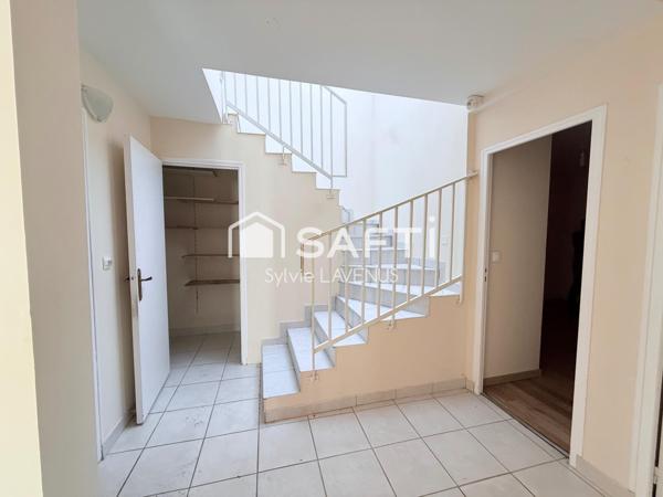 A SOISSONS 02, MAISON  2008 DE 145 M2 AVEC GARAGE, DEPENDANCE ET CAVE SUR UN TERRAIN CLOS DE 1231 M2.