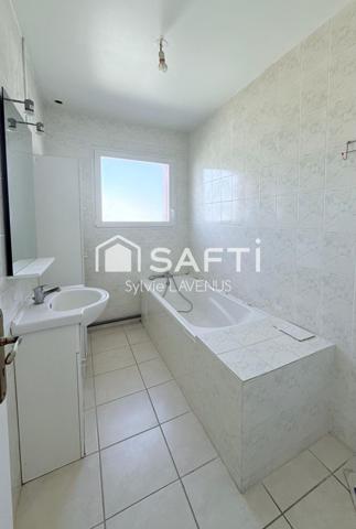 A SOISSONS 02, MAISON  2008 DE 145 M2 AVEC GARAGE, DEPENDANCE ET CAVE SUR UN TERRAIN CLOS DE 1231 M2.