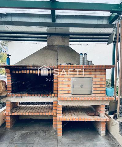 A SOISSONS 02, MAISON  2008 DE 145 M2 AVEC GARAGE, DEPENDANCE ET CAVE SUR UN TERRAIN CLOS DE 1231 M2.