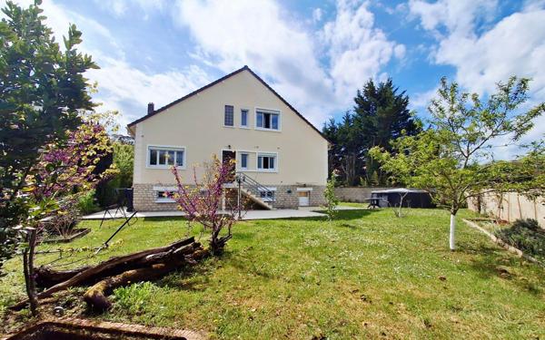 Maison à vendre    7 pièces • 144 m2 Saint-Pierre-lès-Nemours