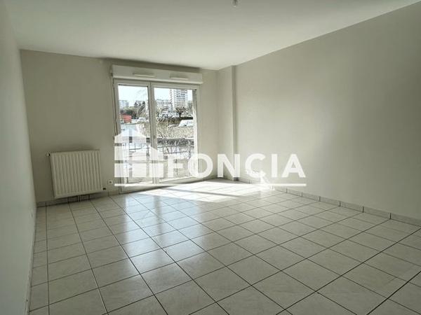 Location Appartement 4 pièces 82.5 m² - ENTREE A Limoges 87000