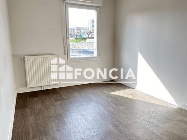 Location Appartement 4 pièces 82.5 m² - ENTREE A Limoges 87000