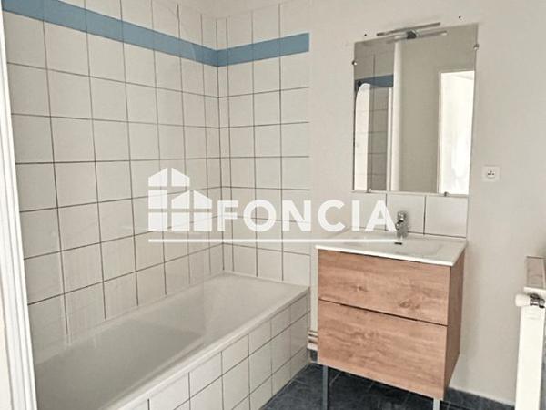 Location Appartement 4 pièces 82.5 m² - ENTREE A Limoges 87000