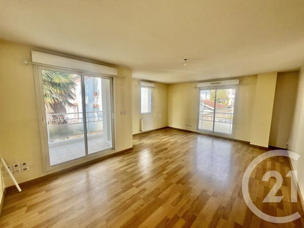 Appartement F4 à vendre  4 pièces - 101,25 m 2   PAU  - 64