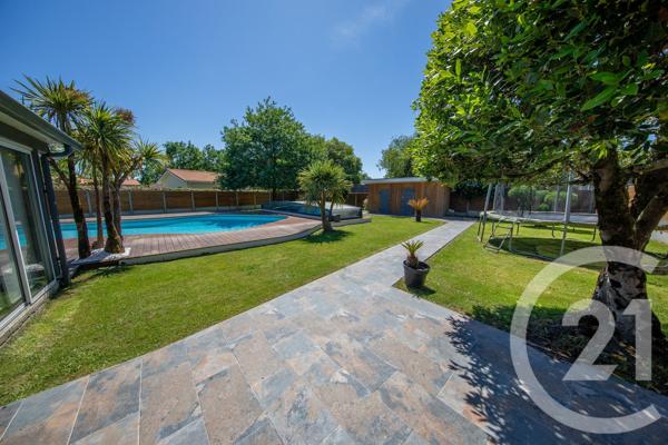 Maison à vendre  7 pièces - 197,18 m 2   BRACH  - 33