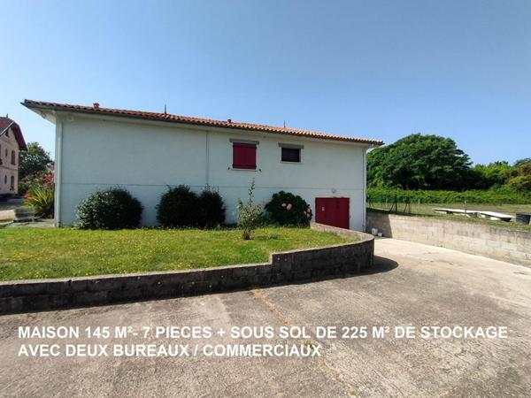 PROPRIETE : CHATEAU + BUREAUX + CHAIS + BATIMENTS + 3600 M² DE TERRAIN