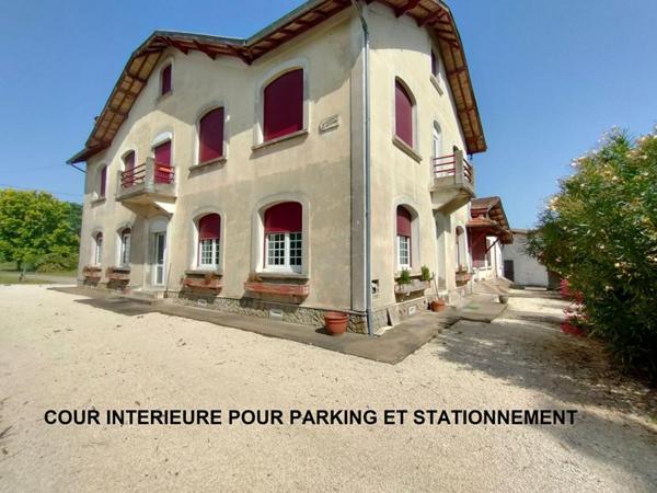PROPRIETE : CHATEAU + BUREAUX + CHAIS + BATIMENTS + 3600 M² DE TERRAIN