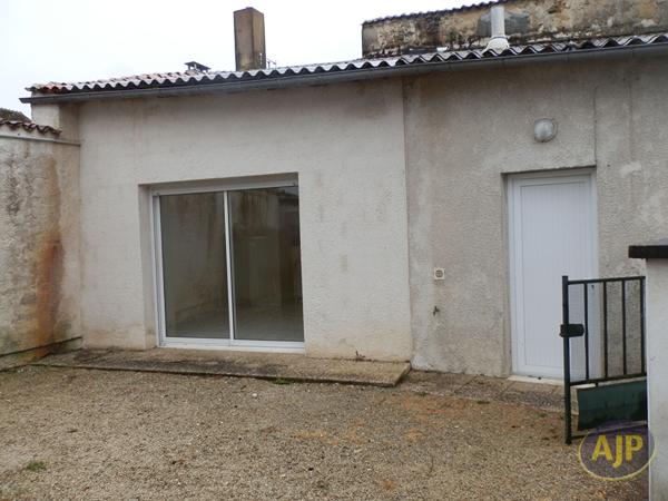 Location maison Brizambourg : 559 € - AJP Immobilier Saintes