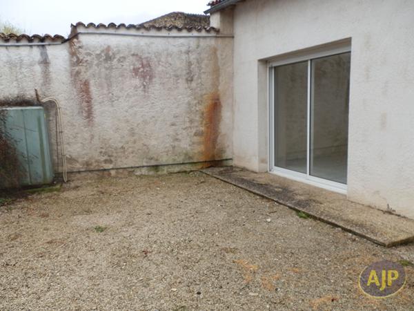 Location maison Brizambourg : 559 € - AJP Immobilier Saintes