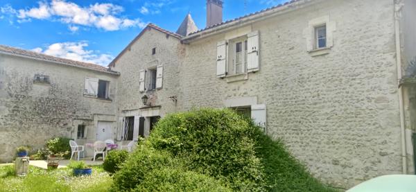 Maison à vendre à Montmoreau (16190) - Charente