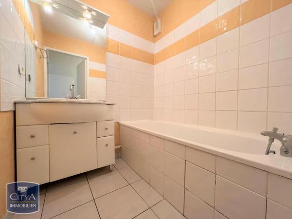 Appartement à louer 2 pièces 48m² Sorgues (84700)