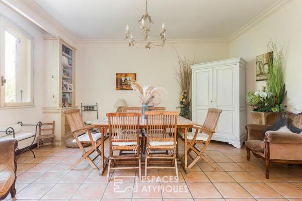 Villa cossue de plain pied sur sous-sol complet et son parc arboré