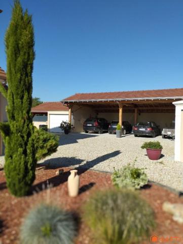 TRES BELLE MAISON TOUT CONFORT - CLEFS EN MAIN -