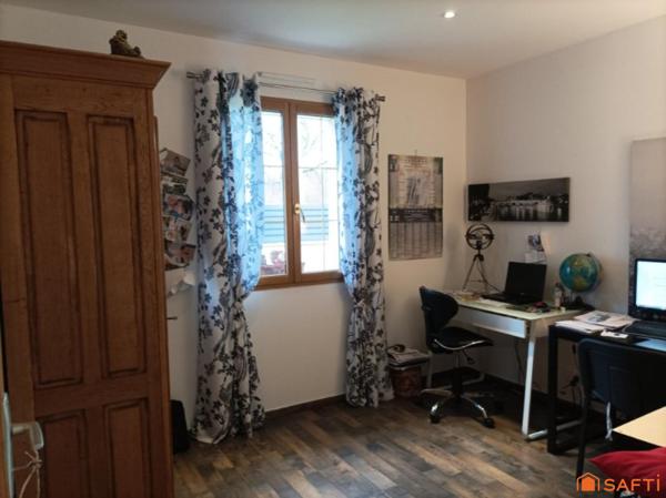 TRES BELLE MAISON TOUT CONFORT - CLEFS EN MAIN -