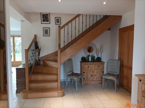 TRES BELLE MAISON TOUT CONFORT - CLEFS EN MAIN -