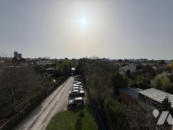 A VENDRE, Gironde, BORDEAUX CAUDERAN, dans un secteur calme proche de la place Mondesir, dans u...