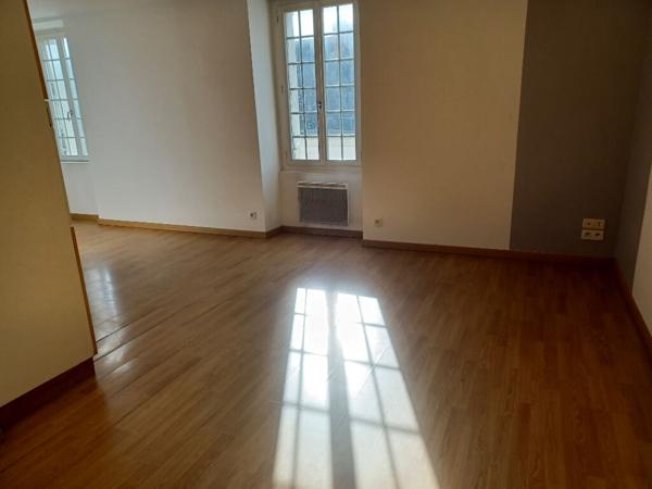 STUDIO BECON-LES-GRANITS 1 pièce