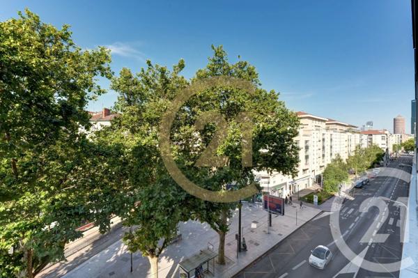 Appartement T3 à vendre  3 pièces - 72,79 m 2   LYON  - 69003