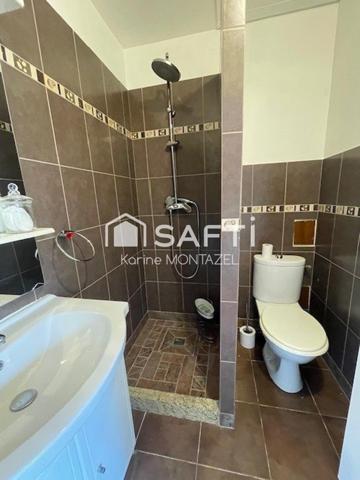 Maison traditionnelle de plain pied avec cave et garage