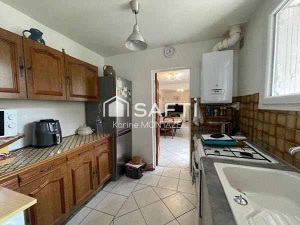 Maison traditionnelle de plain pied avec cave et garage