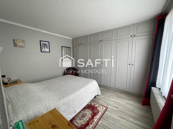 Maison traditionnelle de plain pied avec cave et garage