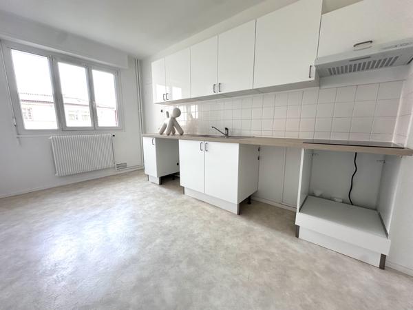 CHAUFFAGE ET EAU CHAUDE INCLUS T4 + stationnement 82 m2 Beaumont Mairie - Beaumont