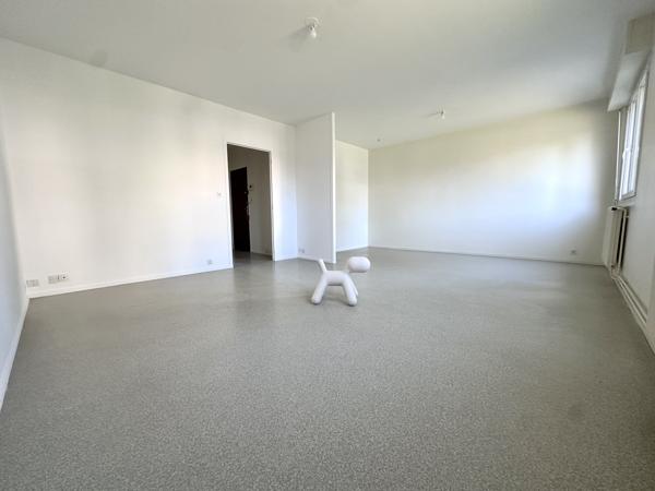 CHAUFFAGE ET EAU CHAUDE INCLUS T4 + stationnement 82 m2 Beaumont Mairie - Beaumont