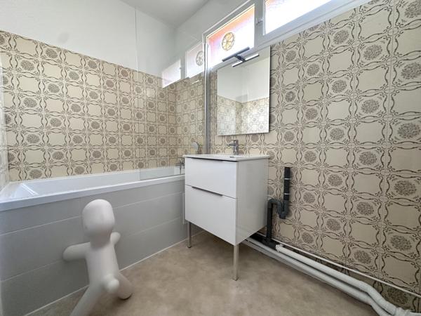 CHAUFFAGE ET EAU CHAUDE INCLUS T4 + stationnement 82 m2 Beaumont Mairie - Beaumont