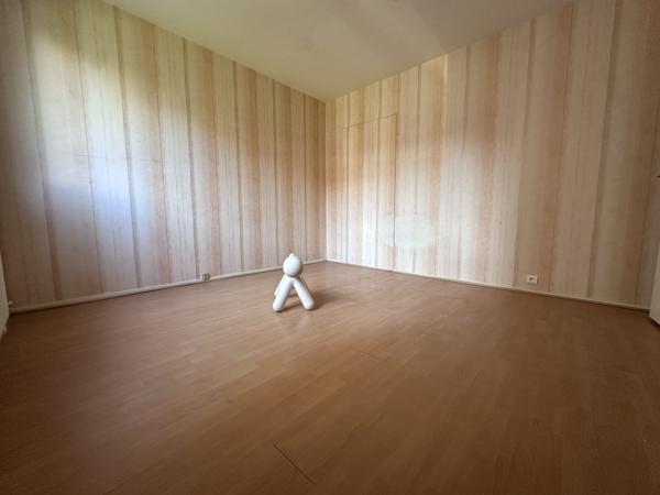 CHAUFFAGE ET EAU CHAUDE INCLUS T4 + stationnement 82 m2 Beaumont Mairie - Beaumont