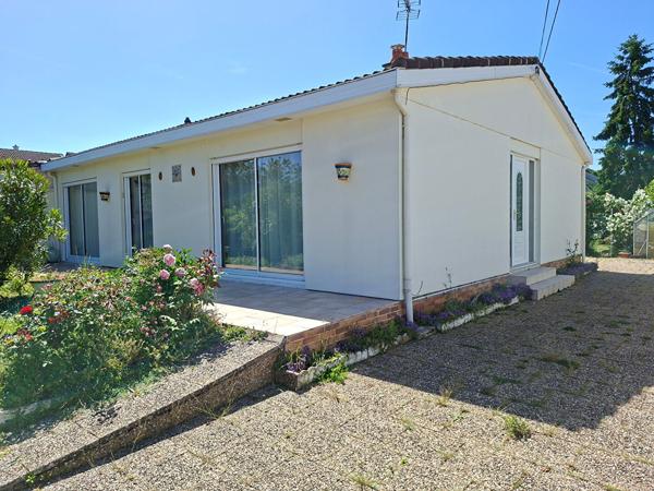 OPPORTUNITE - MAISON DE PLAIN PIED  - SECTEUR EST PROCHE CENTRE VILLE
