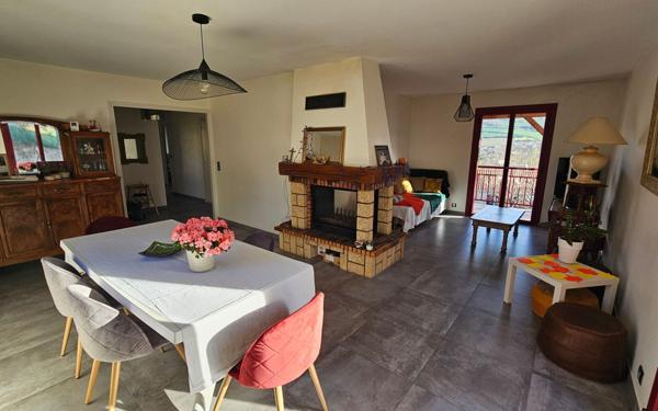 Maison à vendre    5 pièces •  Veyre-Monton