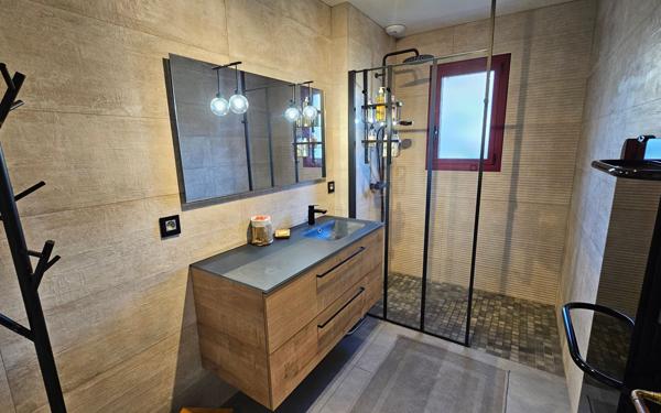 Maison à vendre    5 pièces •  Veyre-Monton