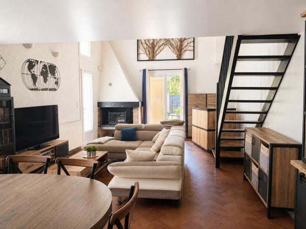Maison
         7 pièces
        - 195 m² 949 500 € *