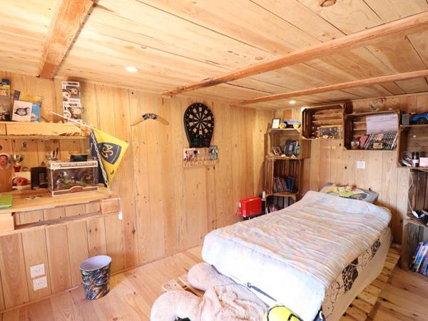 Maison Saint Pierre La Bourlhonne 7 pièce(s) 150 m2 environs et 1ha de terrain