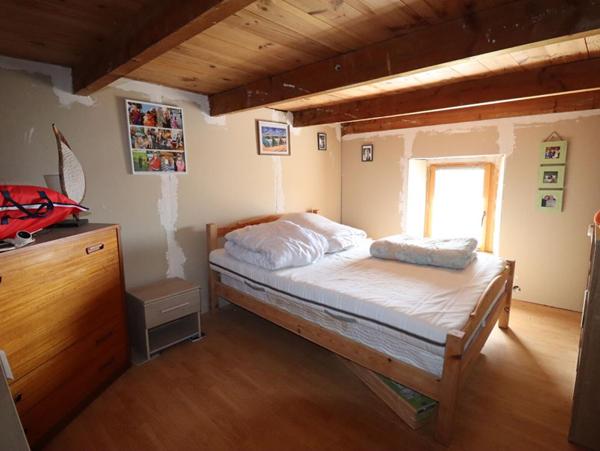 Maison Saint Pierre La Bourlhonne 7 pièce(s) 150 m2 environs et 1ha de terrain