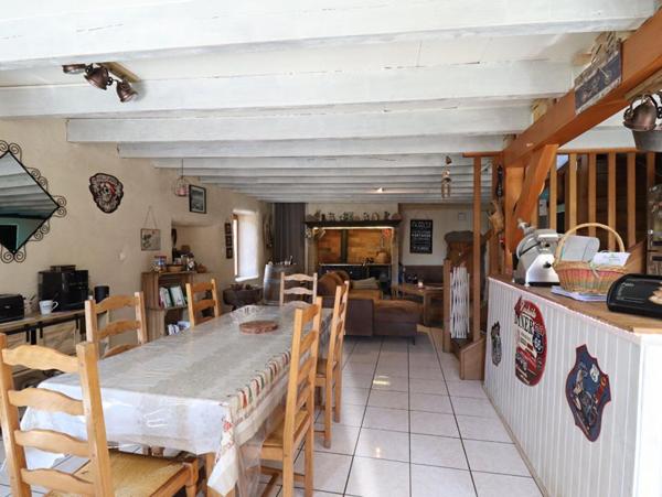 Maison Saint Pierre La Bourlhonne 7 pièce(s) 150 m2 environs et 1ha de terrain