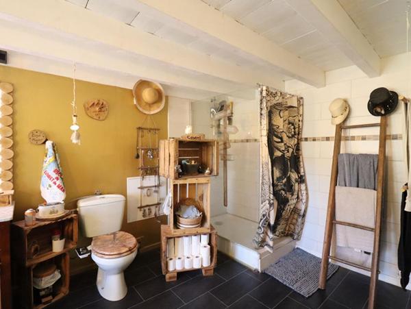 Maison Saint Pierre La Bourlhonne 7 pièce(s) 150 m2 environs et 1ha de terrain