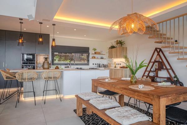 Villa T4/5 d’Exception – 168,35 m² + 58 m² d’annexes – Vue Mer Panoramique – Saint-Joseph (97480)