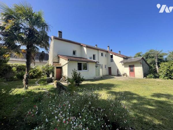 Maison rénovée avec grand terrain et potentiel constructible – Proche centre de Laloubère