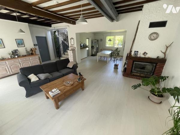 Maison rénovée avec grand terrain et potentiel constructible – Proche centre de Laloubère
