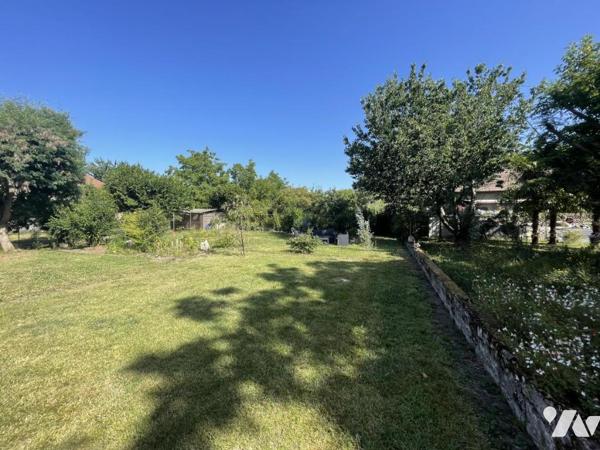 Maison rénovée avec grand terrain et potentiel constructible – Proche centre de Laloubère