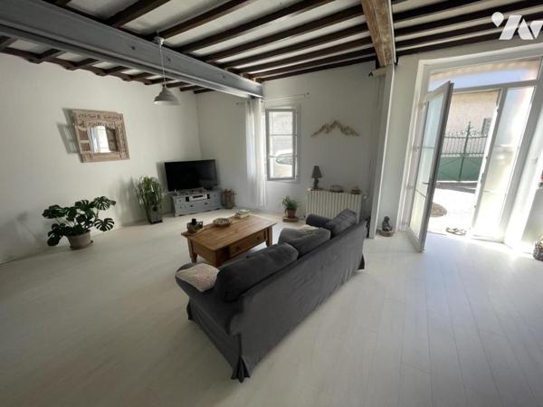 Maison rénovée avec grand terrain et potentiel constructible – Proche centre de Laloubère